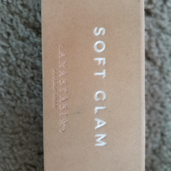 Makeup - Picture 2 of 3